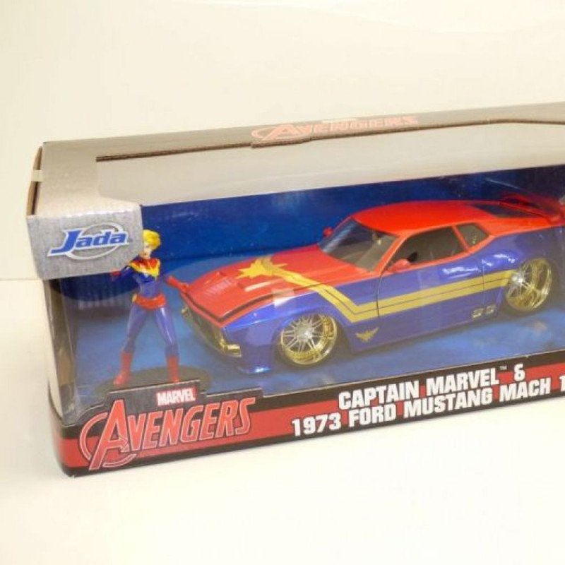 Figurine Captain Marvel + Ford Mustang