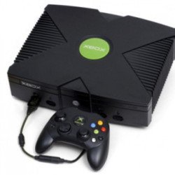 Console Xbox + 2 Manettes + Télécommande DVD + CM